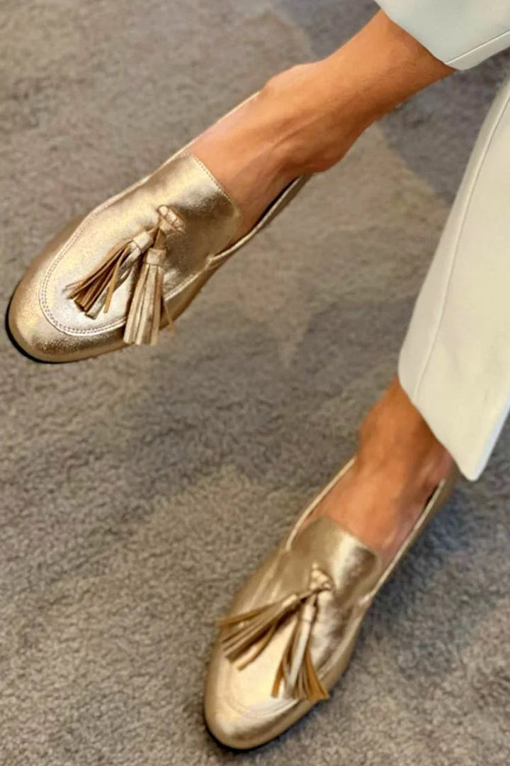 Moccasin Shoes | Elegant Tassels | Comfortable Fit | Classic Gold Design