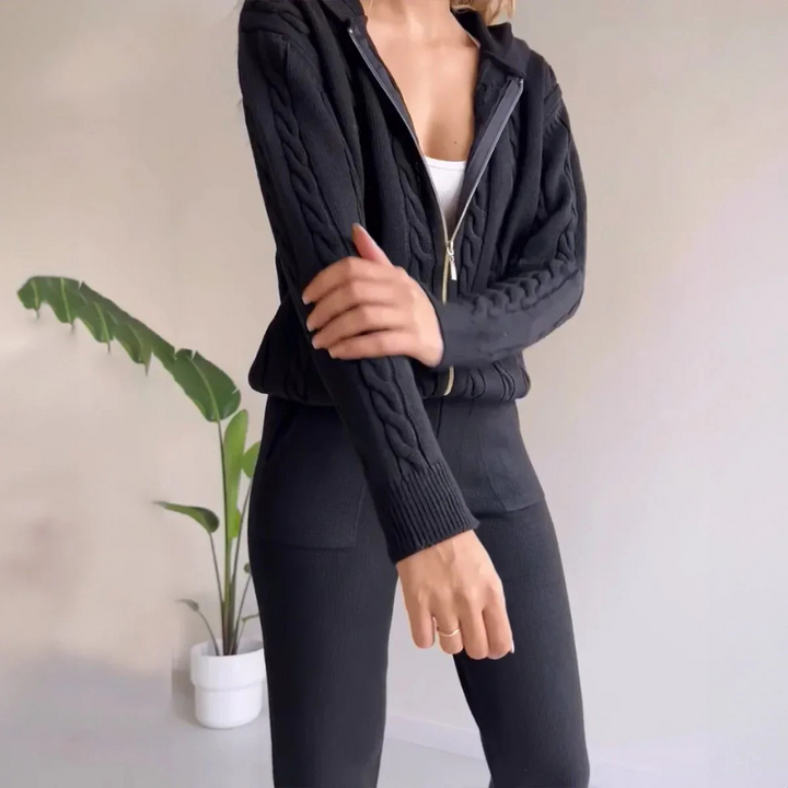 Two-piece set consisting of a top with zipper and shorts for women | Hood