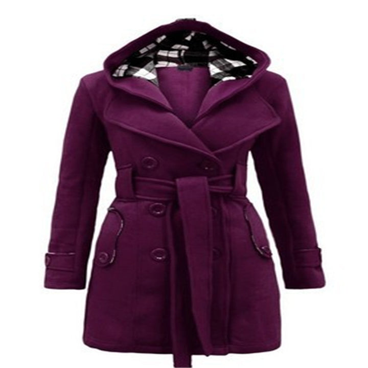Woman wearing double-breasted winter coat with large collar
