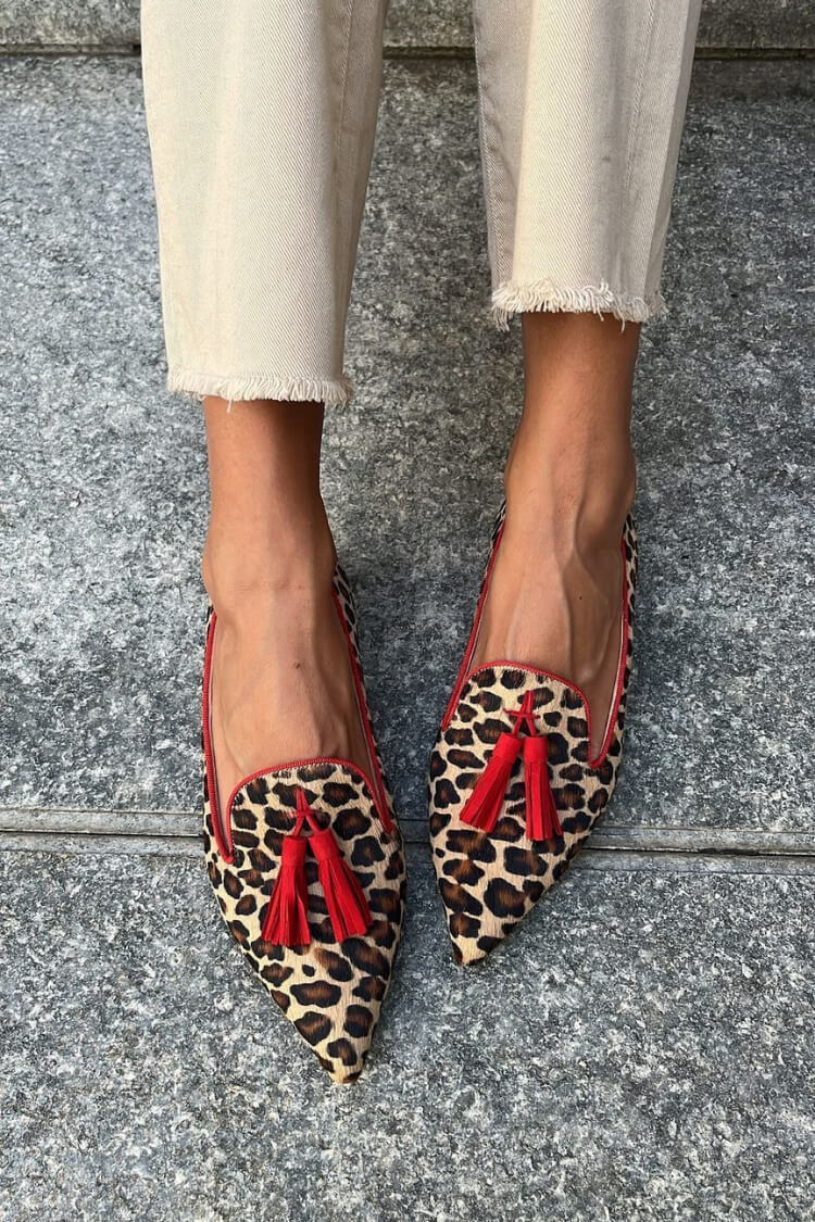 Pointed Loafers | Eye-Catching Red Tassels | Comfortable and Versatile | Classic Leather Style