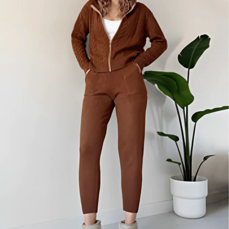 Two-piece set consisting of a top with zipper and shorts for women | Hood