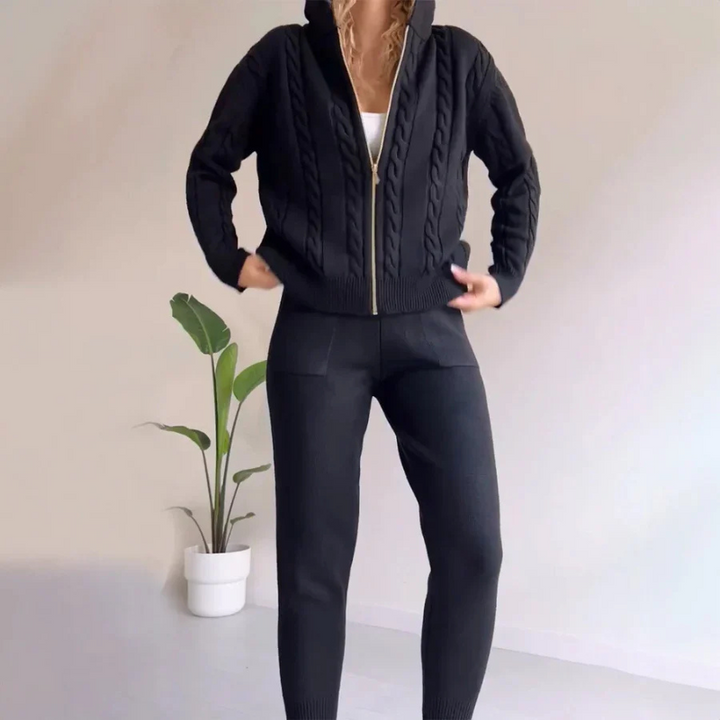 Two-piece set consisting of a top with zipper and shorts for women | Hood