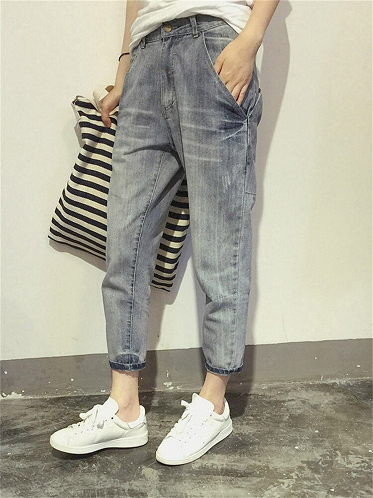 Women's Jeans | Cropped Leg Design | Relaxed Fit for Everyday Wear | Classic Denim Style