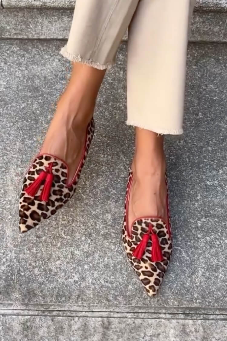 Pointed Loafers | Eye-Catching Red Tassels | Comfortable and Versatile | Classic Leather Style