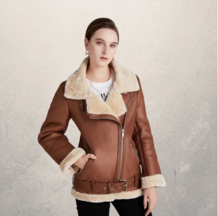 Woman wearing women&