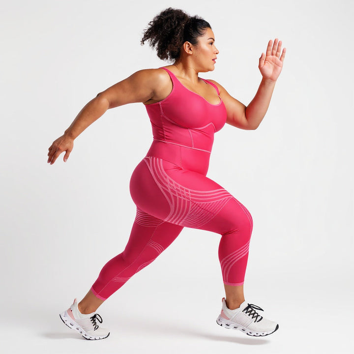 Woman wearing black anti-cellulite sculpting leggings