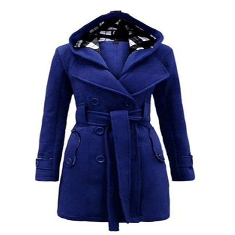 Woman wearing double-breasted winter coat with large collar
