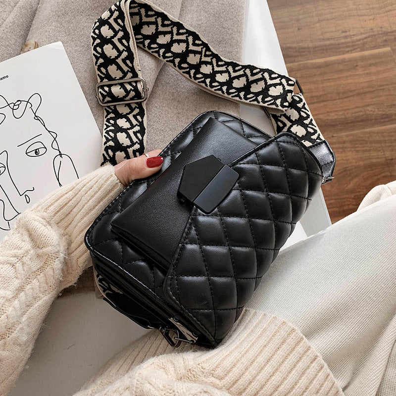 Luxury Shoulder Handbag | Chic Design | Perfect for Everyday Use | Premium Quality Material