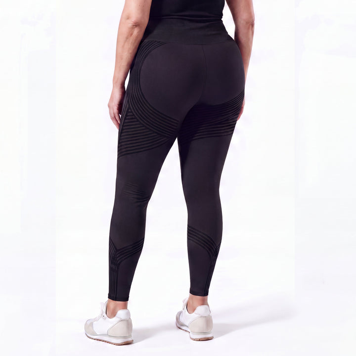 Woman wearing black anti-cellulite sculpting leggings