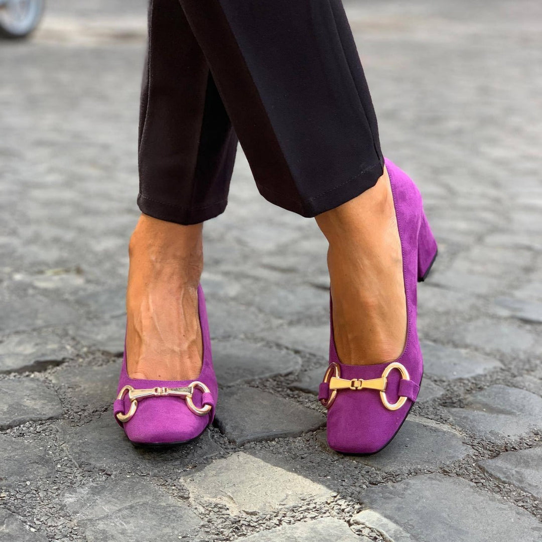 Elegant Pumps | Eye-Catching Gold Detail | Perfect for Formal Occasions | Classic Design