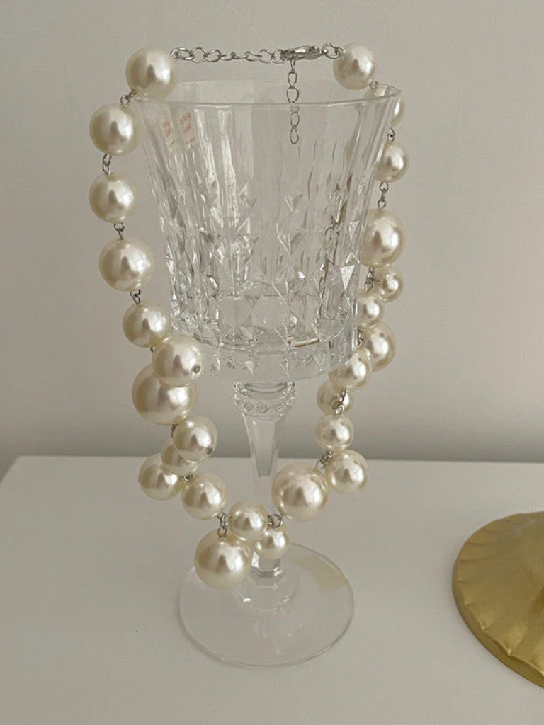 Bold Pearl Necklace | Elegant Design | Perfect for Any Occasion | Classic Style