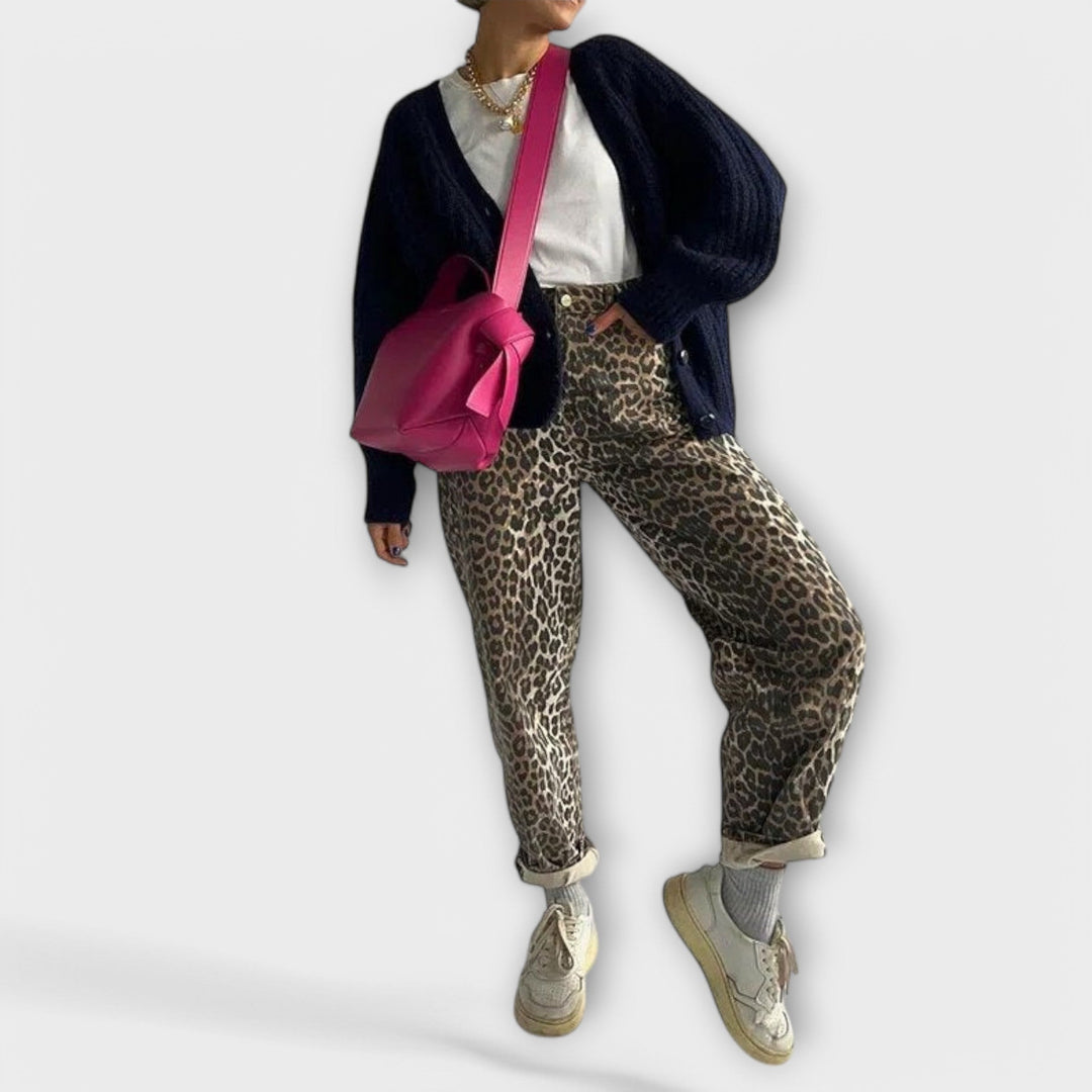 Vintage Jeans | Classic High-Waisted Fit | Timeless Style for Everyday Wear | Durable Denim Material