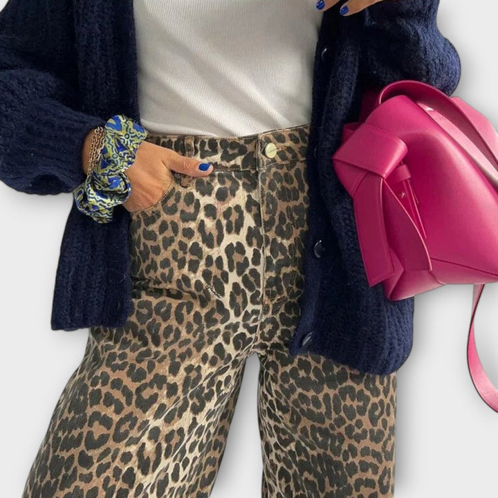 Vintage Jeans | Classic High-Waisted Fit | Timeless Style for Everyday Wear | Durable Denim Material