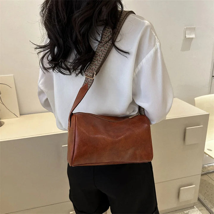 Shoulder Bag | Modern Strap Design | Versatile for Everyday Use | Chic and Functional Style