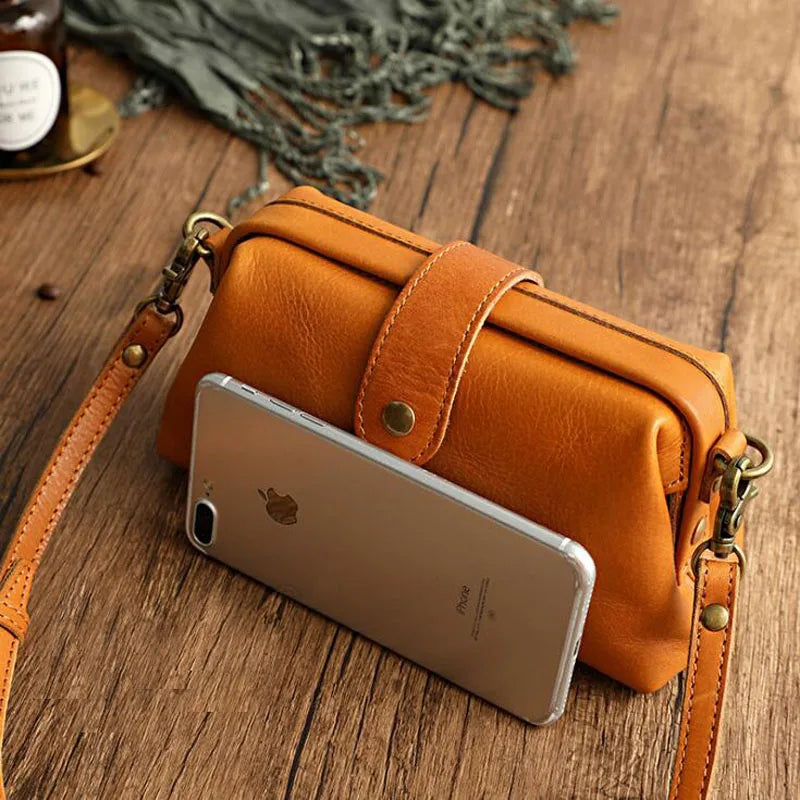 Compact Bag | Classic Design | Warm Cognac Color | Versatile Everyday Accessory