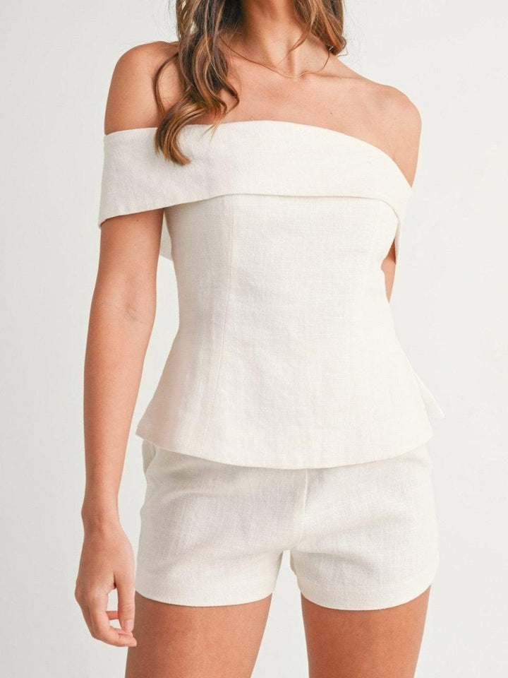 Two-Piece Suit | Elegant Design | Perfect for Professional and Formal Occasions | Classic Fit