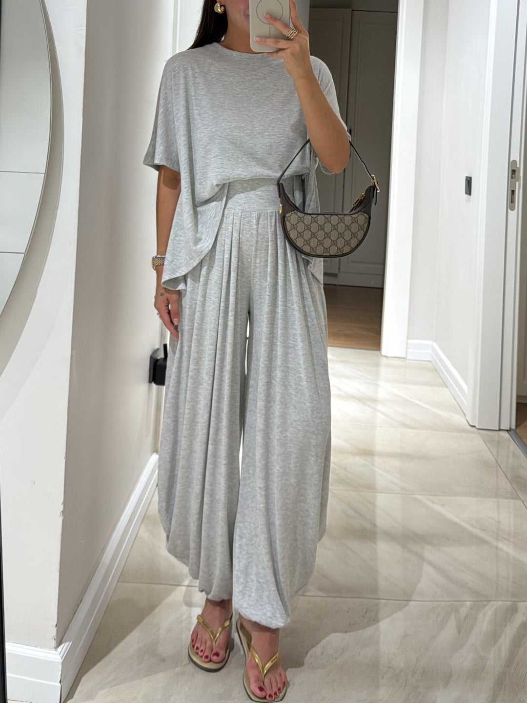 Casual Top and Wide-Leg Pants Set | Comfortable Fit | Versatile Outfit for Everyday Wear | Soft Fabric