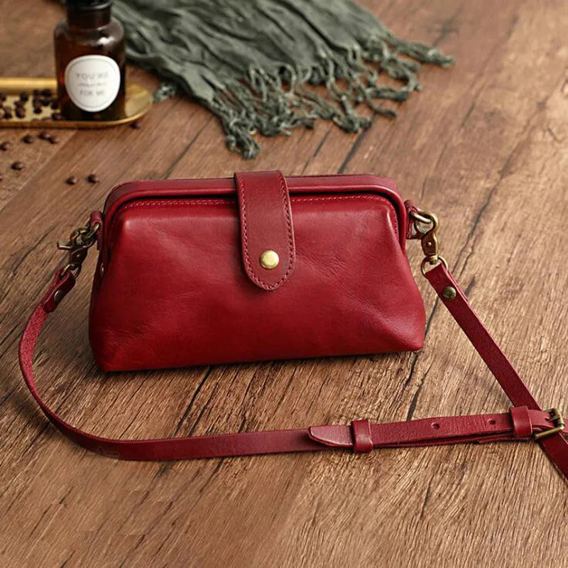 Compact Bag | Classic Design | Warm Cognac Color | Versatile Everyday Accessory