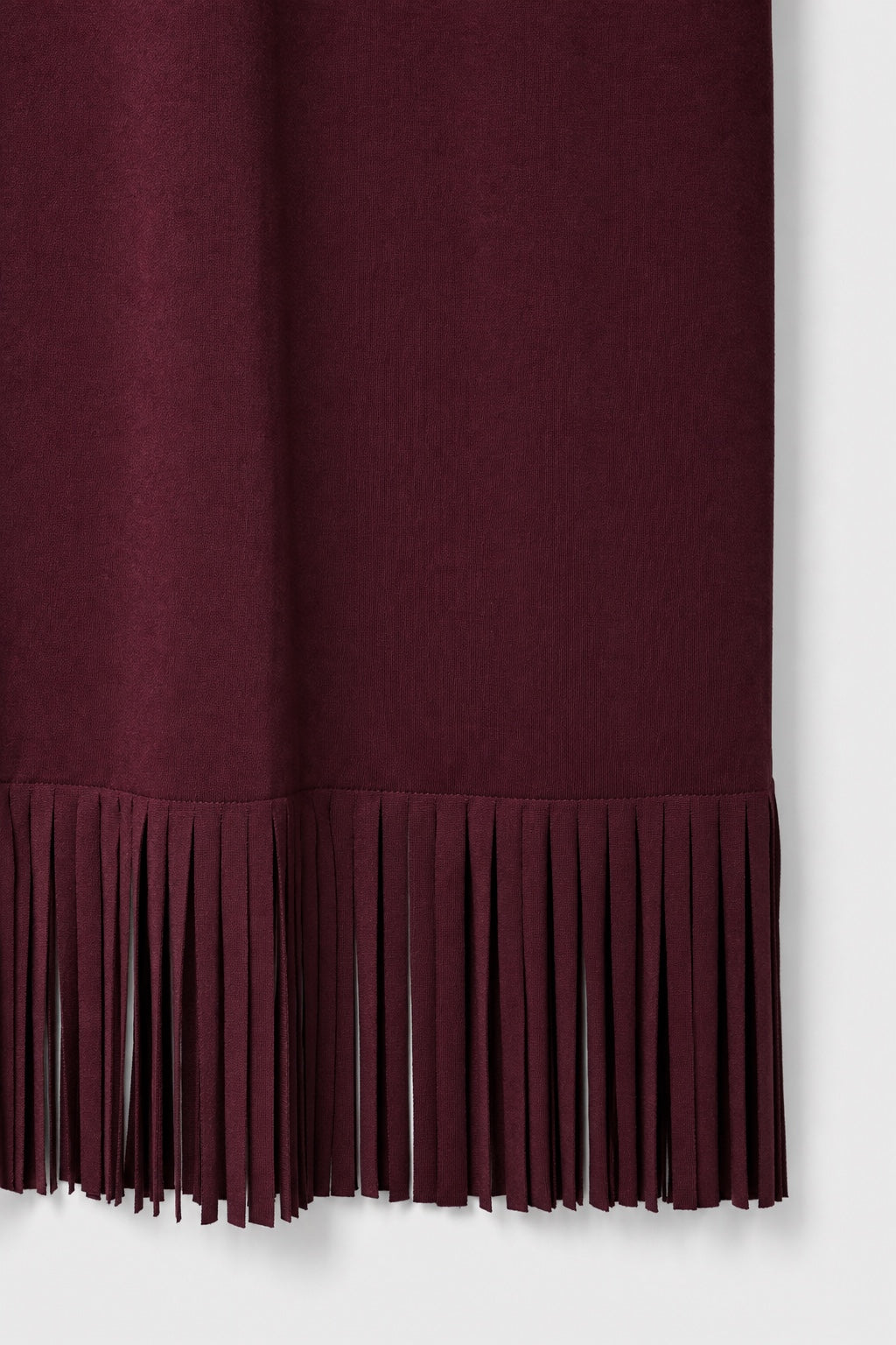 Brianna Boho Fringe Dress in dark red – close-up of the fringe hem and soft fabric
