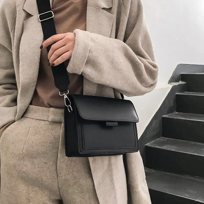 Streamlined Bag | Modern Elegance | Versatile Design for Everyday Use | Chic and Functional Style