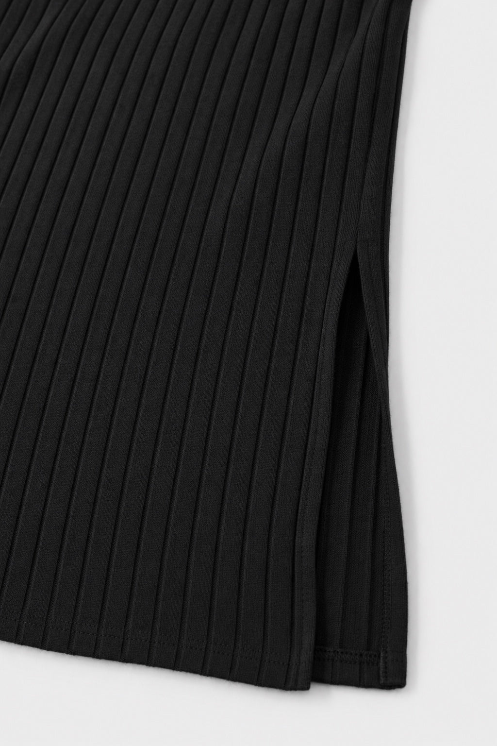 Harper Ribbed Casual Dress in black – close-up of the ribbed knit and side slit