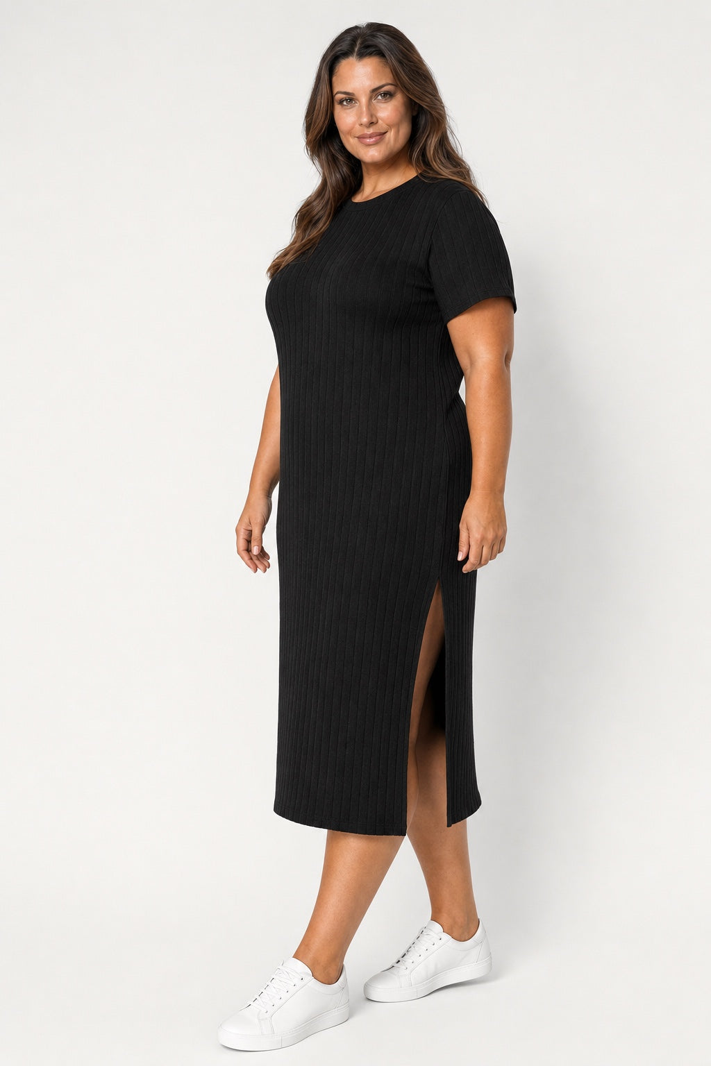 Harper Ribbed Casual Dress in black – side view on a model