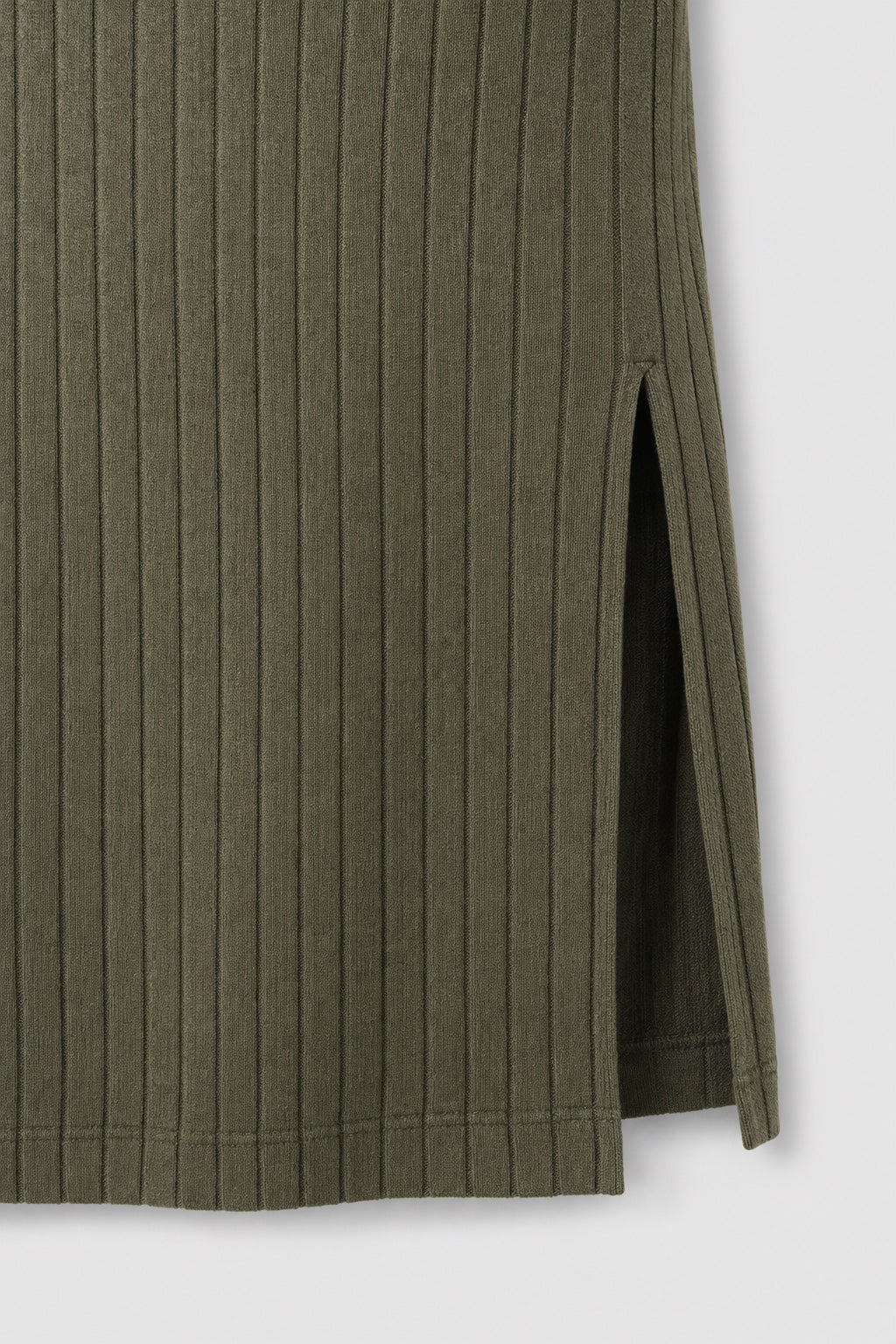 Harper Ribbed Casual Dress in green – close-up of the ribbed knit and side slit