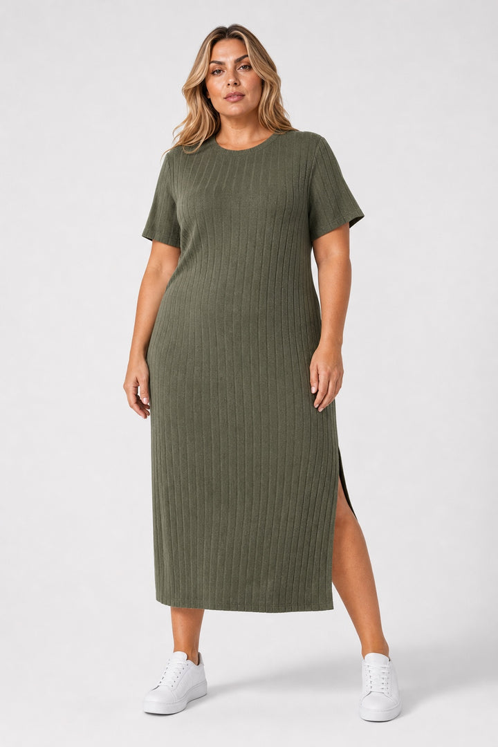 Harper Ribbed Casual Dress in green – front view on a model