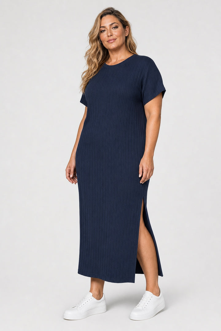 Harper Ribbed Casual Dress in navy blue – side view on a model