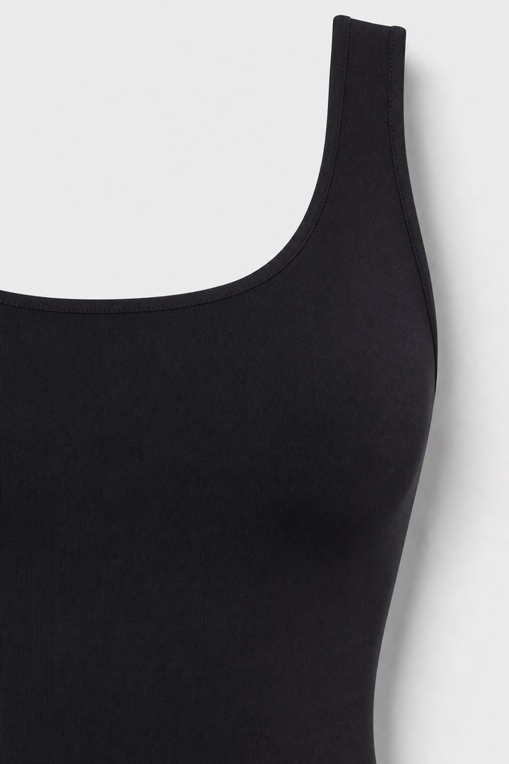 Lauren Black Sculpting Romper Bodysuit – close-up of the seamless sculpting fabric